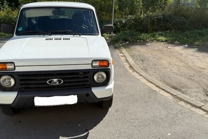 Lada Urban 86.380 km 4.450 € Recklinghausen 45665