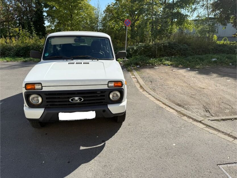 Lada Urban 86.380 km 4.450 € Recklinghausen 45665