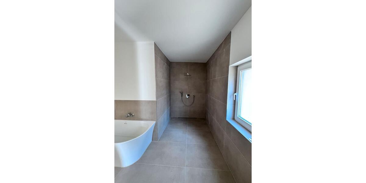 Einfamilienhaus Gummersbach - 3.5 Zimmer, 146 m&sup2;, 1.900&euro; | Angebot:25363993