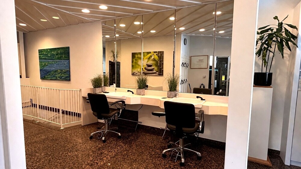 ***Etablierte Gewerbeeinheit mit Parkmöglichkeiten - ideal für Friseur, Beauty, Praxis*** - Gewerbeobjekt Olching | Angebot:26252355