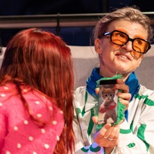 Das Gewicht der Ameisen 12.04.2026 Exbar (Exerzierhalle)