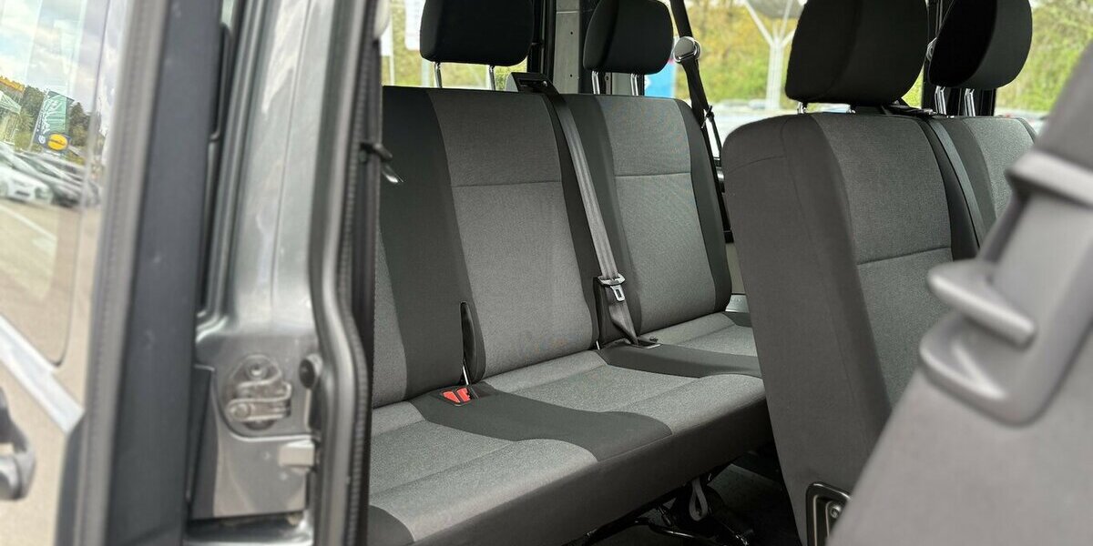 VW T6 Transporter Kasten 9-SITZER/AHK/NAVI/KAMERA 114.224 km 24.900 &euro; Villingen-Schwenningen 78054