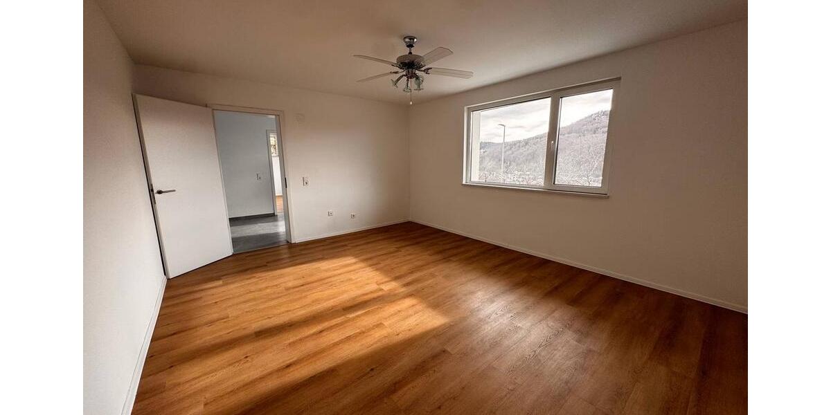 Erdgeschoßwohnung Albstadt Gemarkung Onstmettingen - 3 Zimmer, 93 m&sup2;, 950&euro; | Angebot:26102762