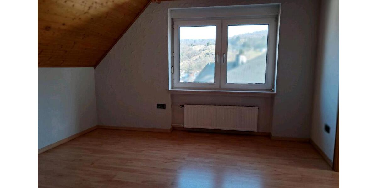 Dachgeschoßwohnung Steffenberg - 4 Zimmer, 100 m&sup2;, 880&euro; | Angebot:26311660