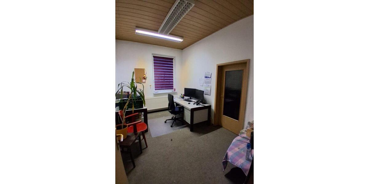 Büro mit Fahrzeughalle Lagerhalle zu vermieten zimmer