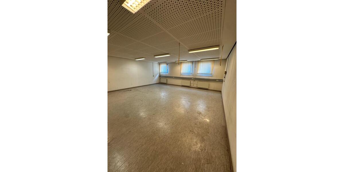 Lagerfläche mit Büro 1850 m2 zimmer