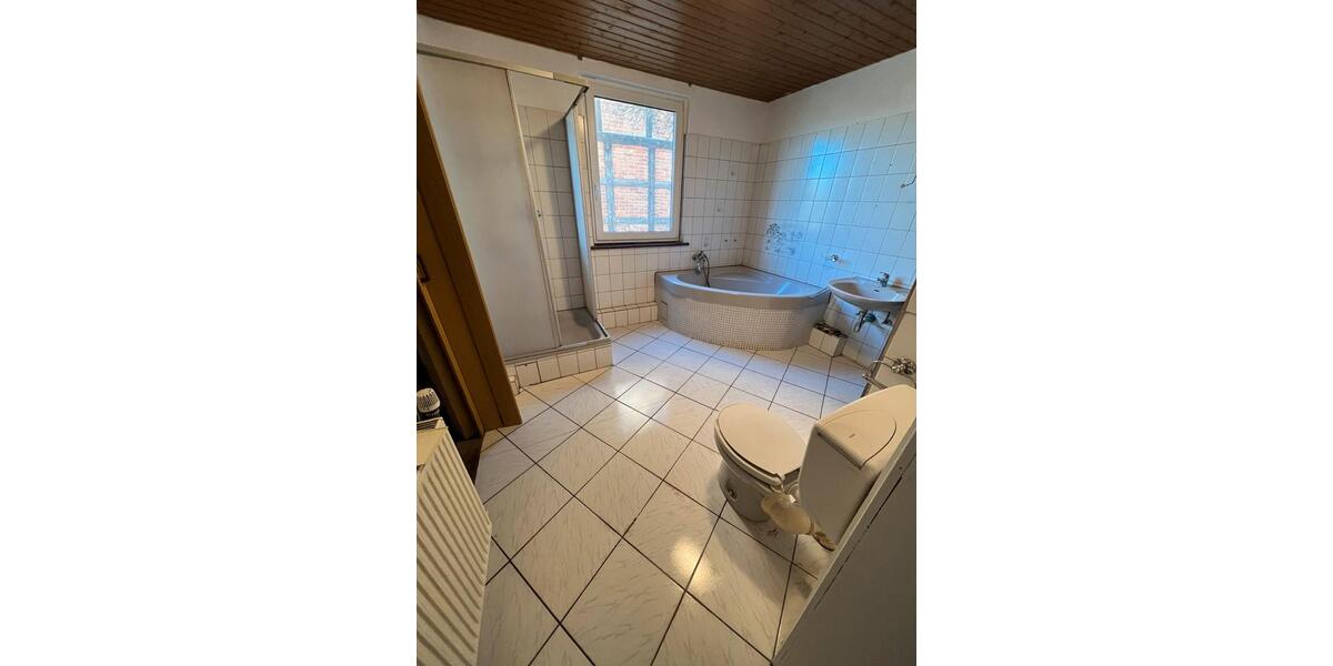 Einfamilienhaus Löwenberger Land - 7 Zimmer, 300 m&sup2;, 285.000&euro; | Angebot:26966042