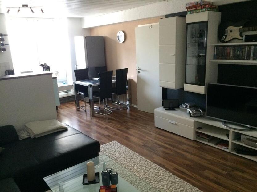 Gepflegte 2-Zimmer Souterrain Wohnung in Hochheim am Main zimmer