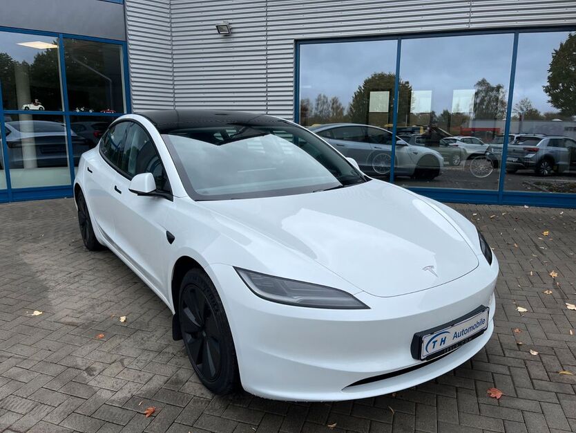 Tesla Model 3 9.793 km 37.950 € Goslar 38644