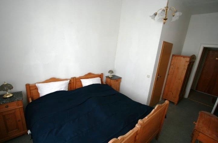 Villa Neuhaus am Rennweg - 23 Zimmer, 1.100 m&sup2;, 350.000&euro; | Angebot:25905362