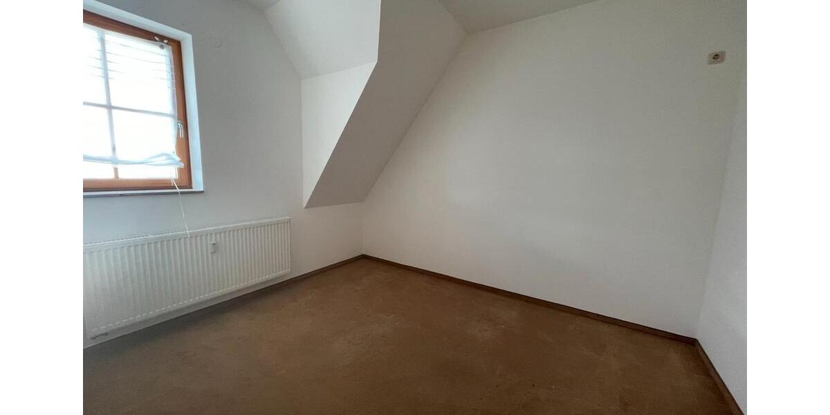 Etagenwohnung Döbeln - 6 Zimmer, 190 m&sup2;, 1.500&euro; | Angebot:26006170