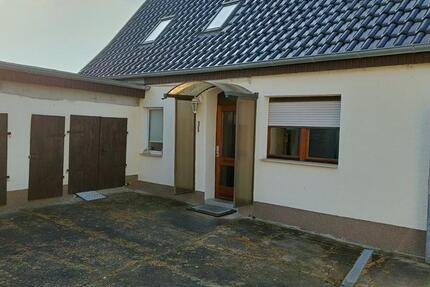 Haus in Calbe zu vermieten mit Hof und Garage