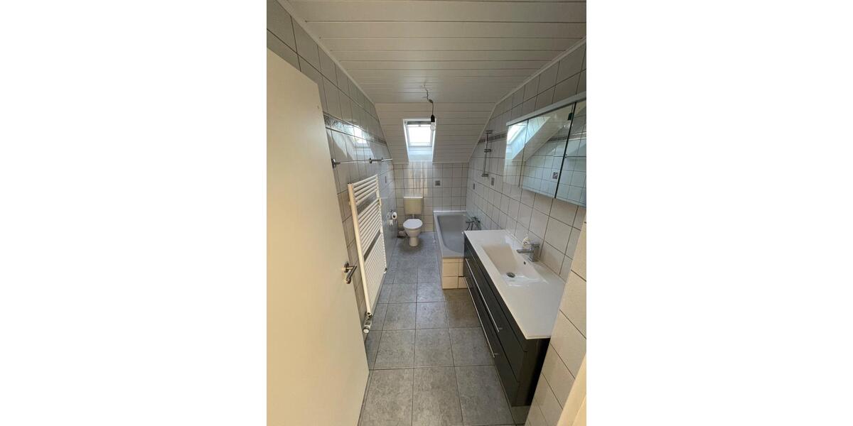 Dachgeschoßwohnung Hockenheim - 3 Zimmer, 77 m&sup2;, 239.000&euro; | Angebot:25396705