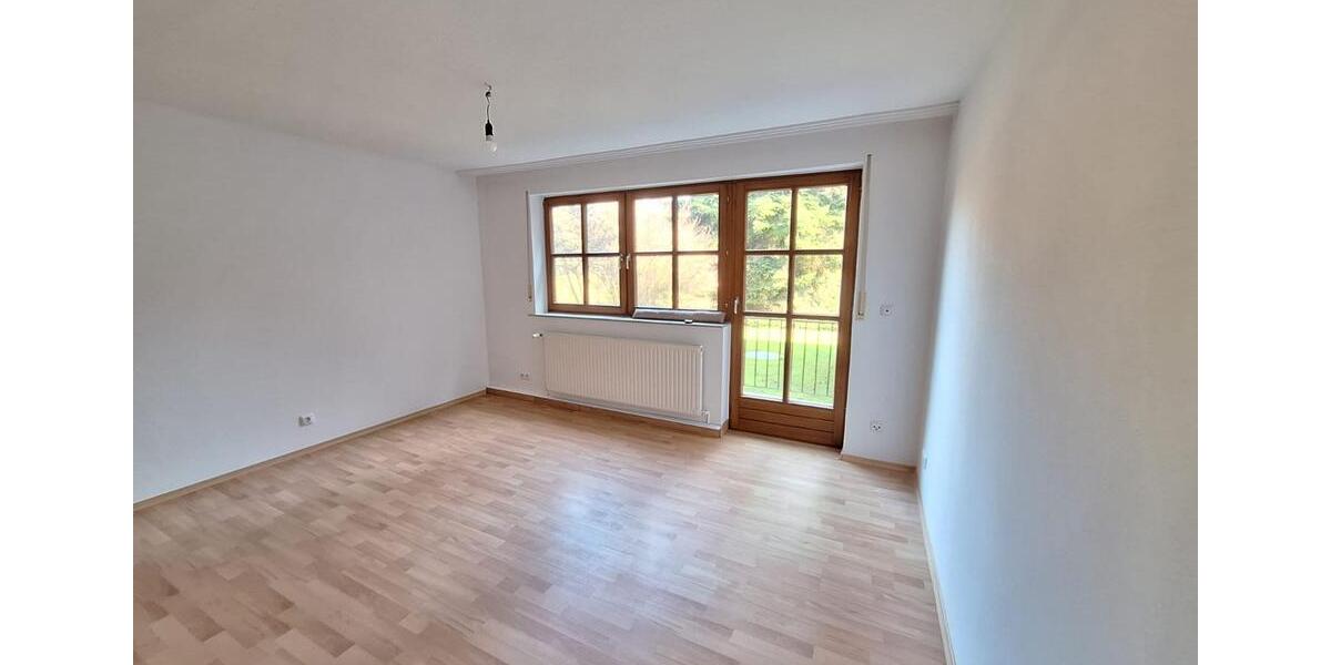 Erdgeschoßwohnung Rödental - 4 Zimmer, 104 m&sup2;, 750&euro; | Angebot:25540050