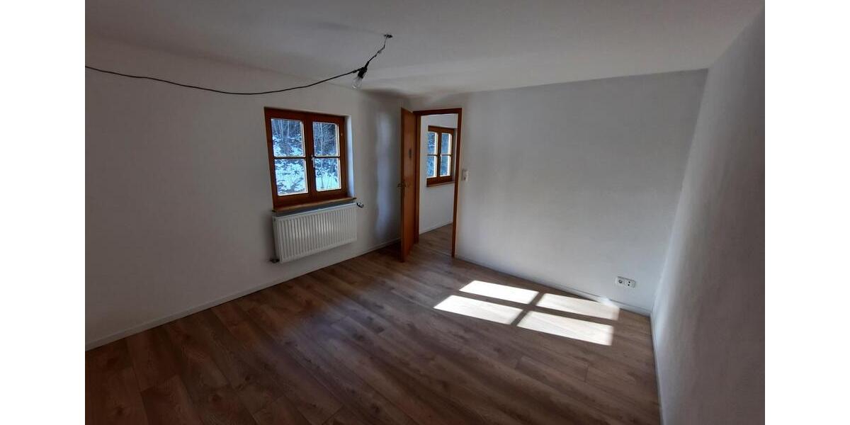 Etagenwohnung Durach - 3 Zimmer, 95 m&sup2;, 1.300&euro; | Angebot:26321397