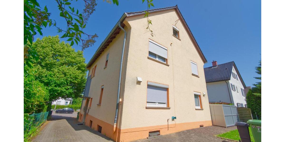 Über 6% Brutto-RENDITE, top renoviert & gut vermietet! Attraktive 2,5 Zimmer-Dachgeschosswohnung mit Stellplatz - Dachgeschoßwohnung Villingen-Schwenningen Schwenningen | Angebot:25376509