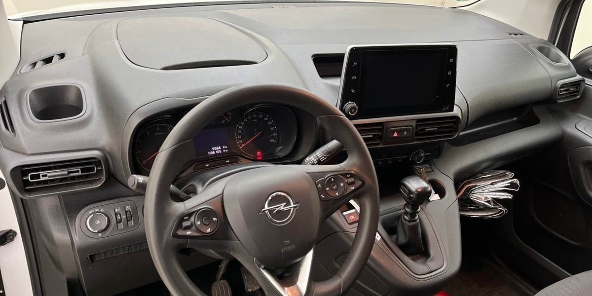 Opel Combo Cargo Edit.erh.Nutzlast XL 1.HD AHK/3SITZE 36.105 km 18.490 &euro; Hatten 26209