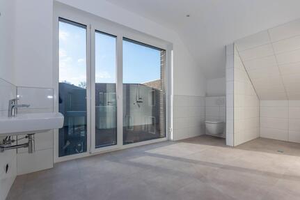 Moderne NeubauWohnung mit Loggia