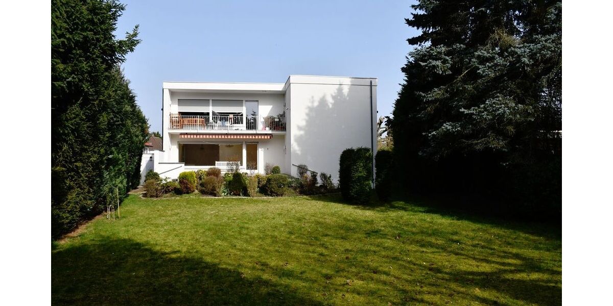 **RESERVIERT** Attraktives großzügiges Zweifamilienhaus im Bauhausstil in Darmstadt-Arheilgen - Zweifamilienhaus Darmstadt-Arheilgen Darmstadt/Vororte | Angebot:25099546