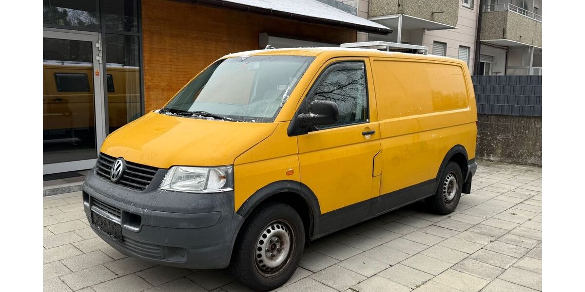 VW T5 Transporter 270.000 km 3.990 € München 81825