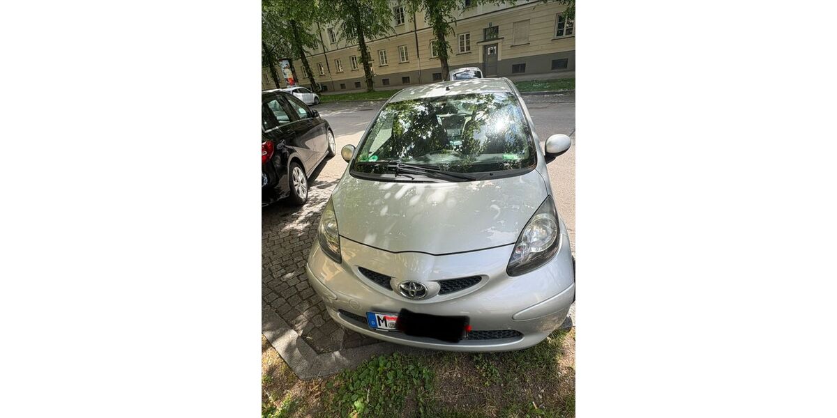 Toyota Aygo (X) 85.100 km 2.100 &euro; München 80637
