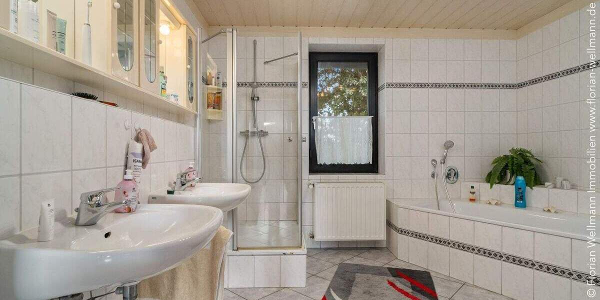 Einfamilienhaus Oyten Bassen - 7 Zimmer, 263 m&sup2;, 385.000&euro; | Angebot:25770411