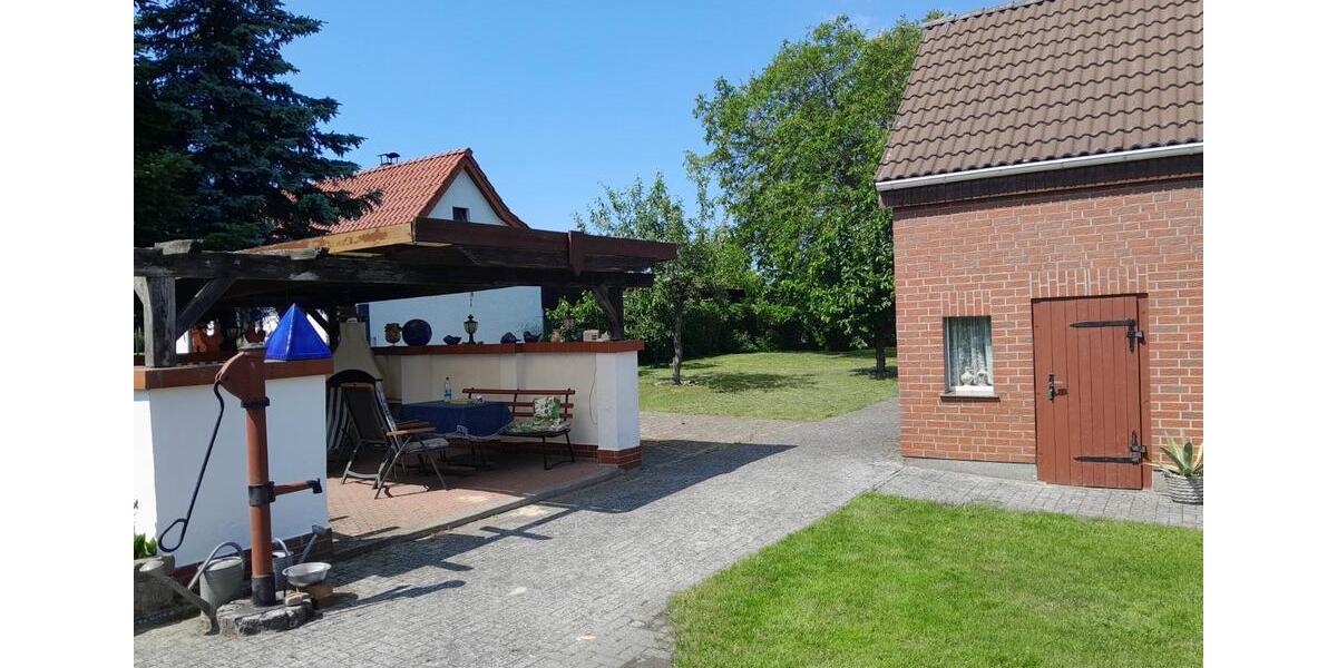Einfamilienhaus mit großzügigem Grundstück und Nebengelass 3.5 zimmer
