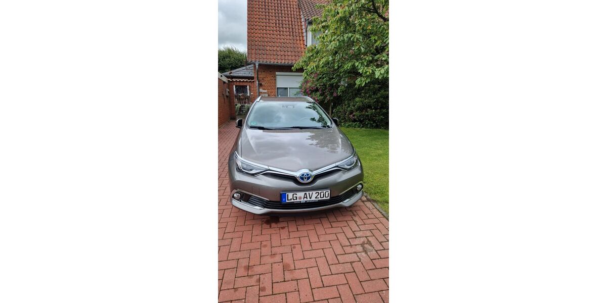 Toyota Auris 98.613 km 13.500 &euro; Lüneburg 21337