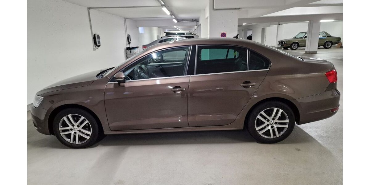 VW Jetta 155.760 km 6.499 € Wolfsburg 38440