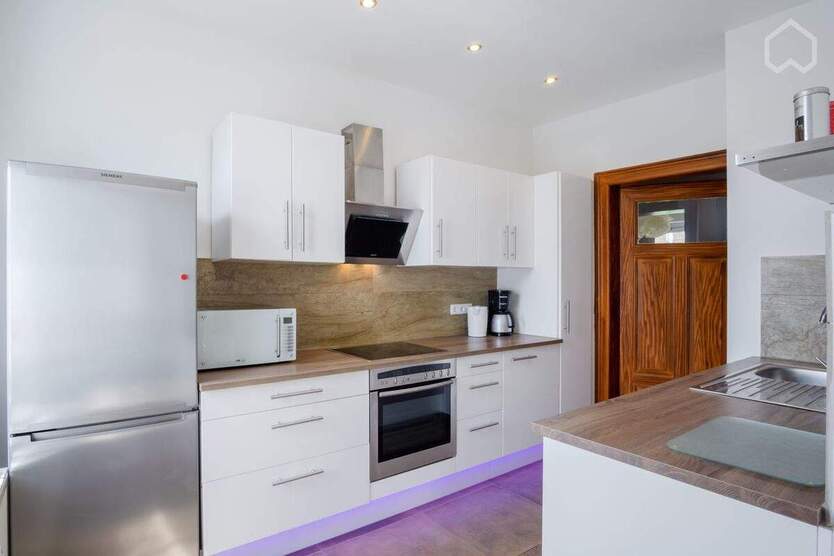 Helle 4-RW mit Kamin und Einbauküche 4 zimmer