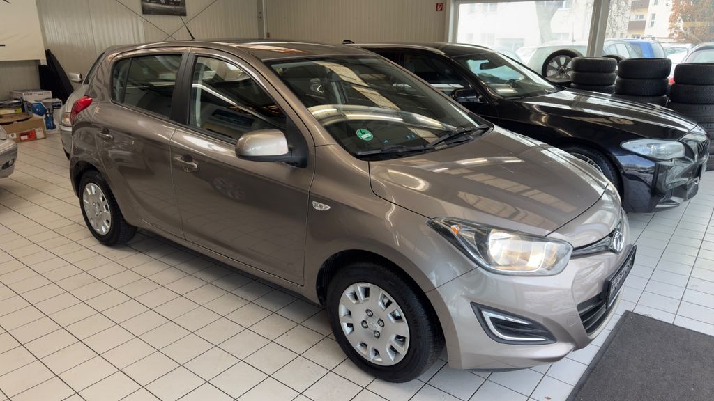 Hyundai i20 180.000 km 3.990 &euro; Berlin 12349