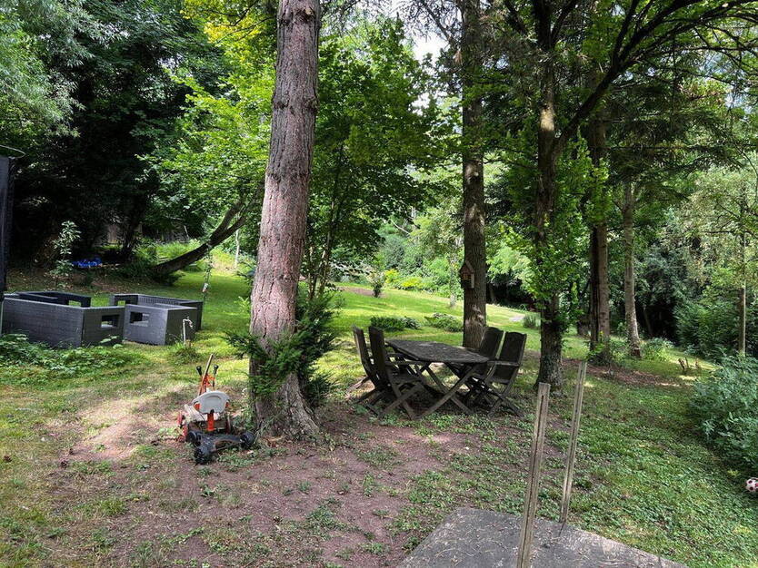 Grüne Oase in Gerlingen: Gartengrundstück (1.967 m²) mit Hütte, Wasser & viel Platz