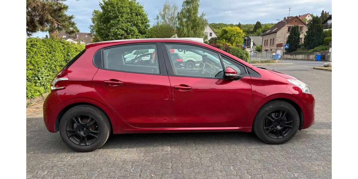 Peugeot 208 147.200 km 2.900 &euro; Zell am Main 97299