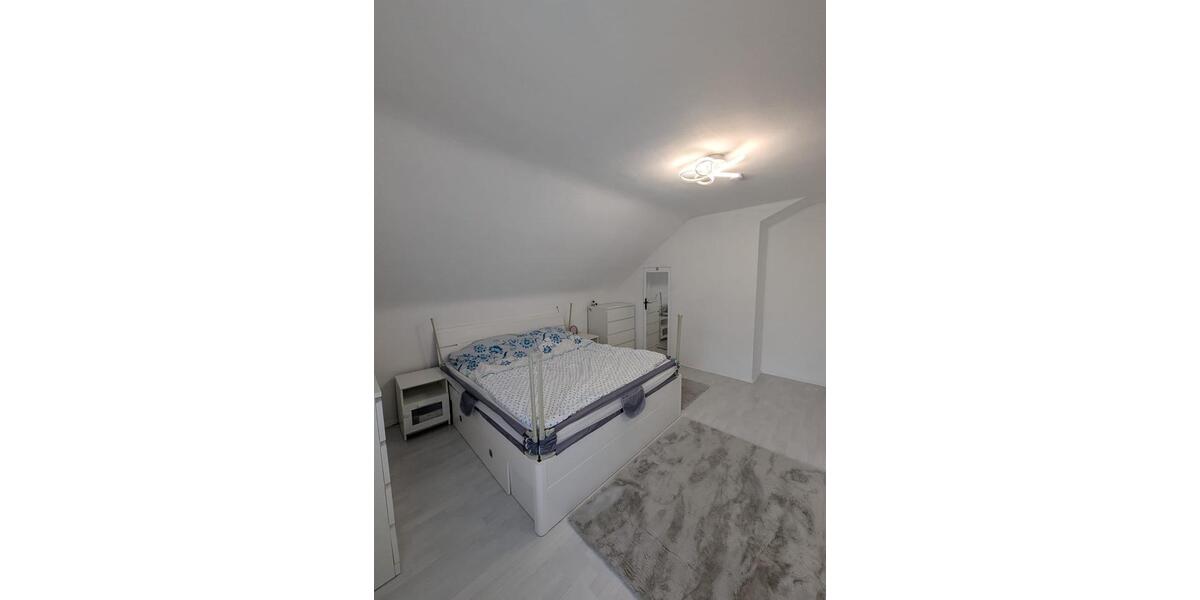Dachgeschoßwohnung Köln Porz - 4 Zimmer, 94 m&sup2;, 1.310&euro; | Angebot:26285617
