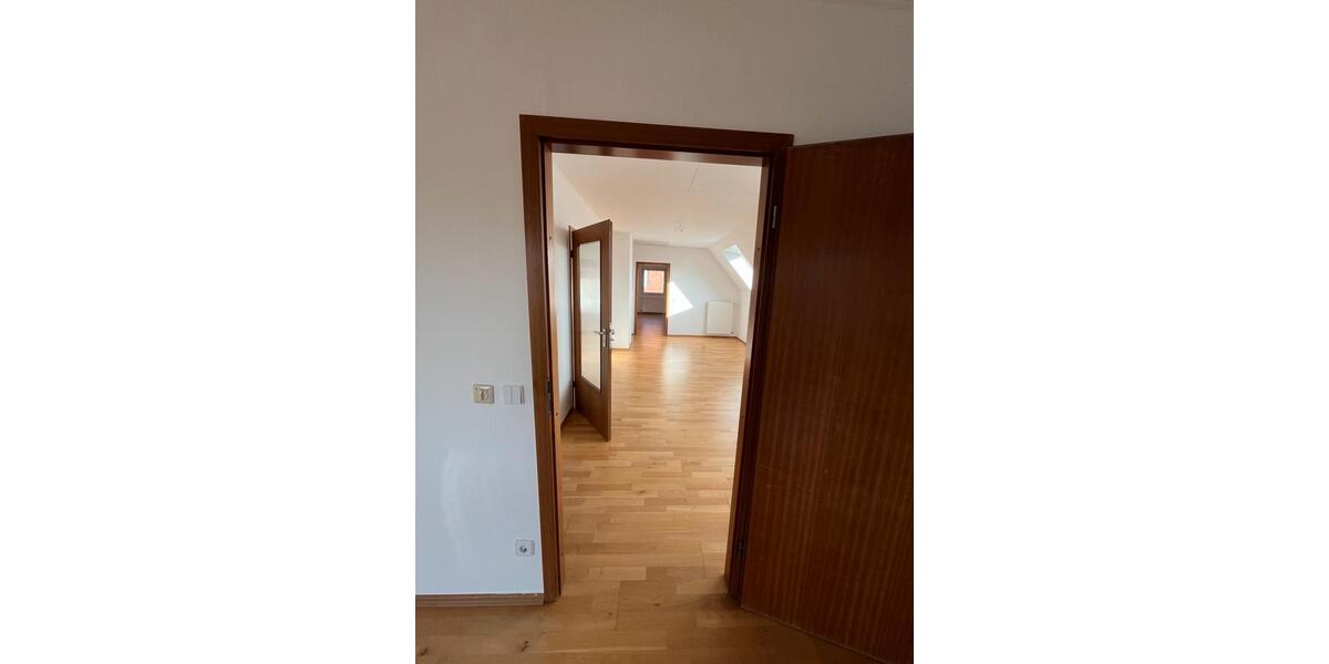Dachgeschoßwohnung Voerde (Niederrhein) - 3.5 Zimmer, 98 m&sup2;, 750&euro; | Angebot:24829747