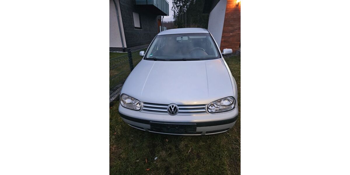 VW Golf 241.100 km 1.999 &euro; Driedorf 35759