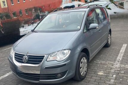 VW Touran 174.000 km 5.500 &euro; Torgau 04860