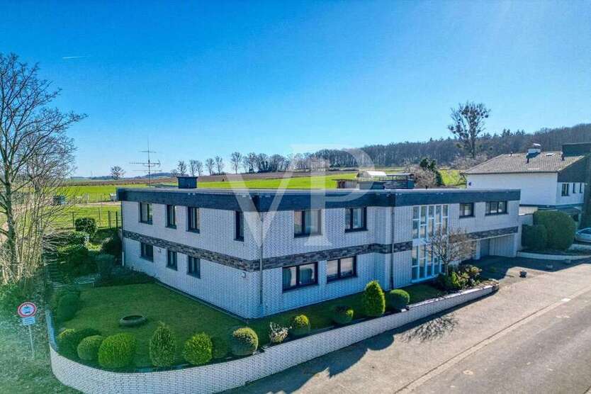 Haus zum Kaufen in Düren Berzbuir 545.000 € 300 m²