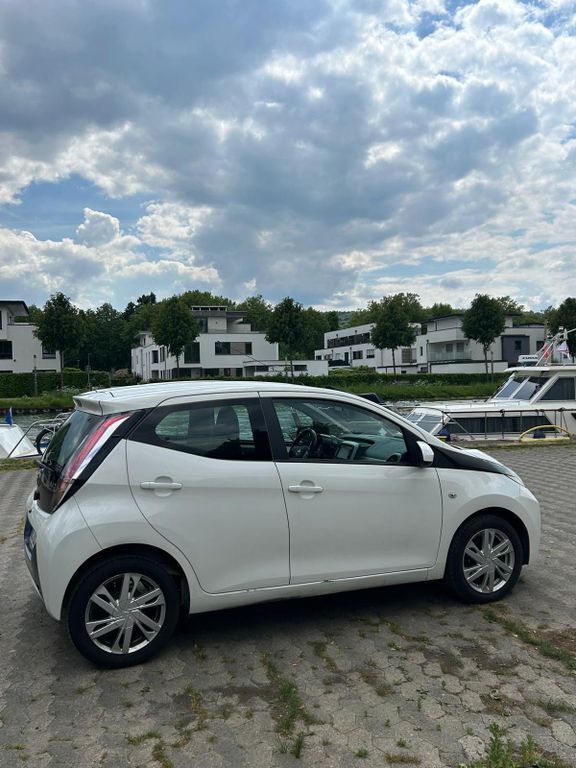 Aygo (X)