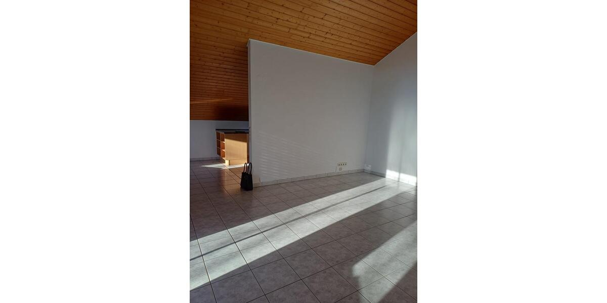 Dachgeschoßwohnung Brackenheim - 3.5 Zimmer, 102 m&sup2;, 320.000&euro; | Angebot:24373829