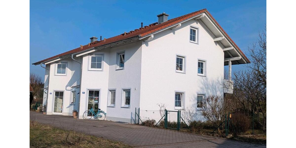 Doppelhaushälfte Burghausen - 7 Zimmer, 238 m&sup2;, 2.450&euro; | Angebot:25408439
