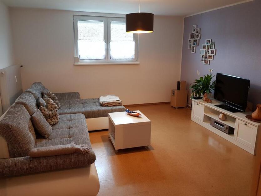 Helle 3-Zimmer-Dachgeschosswohnung mit Burgblick & Einbauküche zimmer