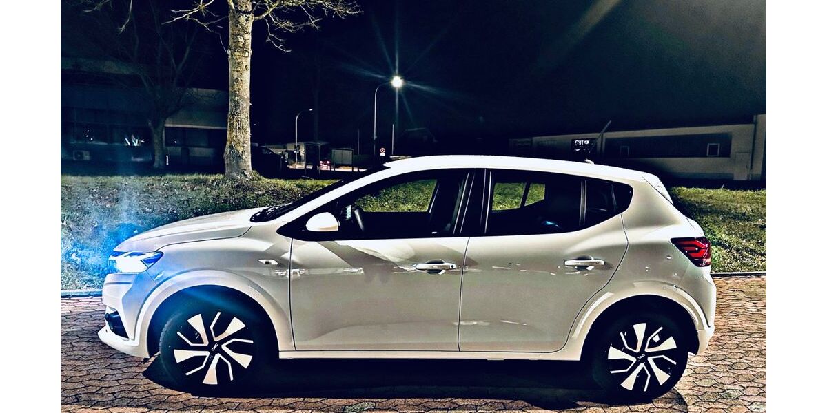 Dacia Sandero 20.000 km 14.850 &euro; Löf 56332