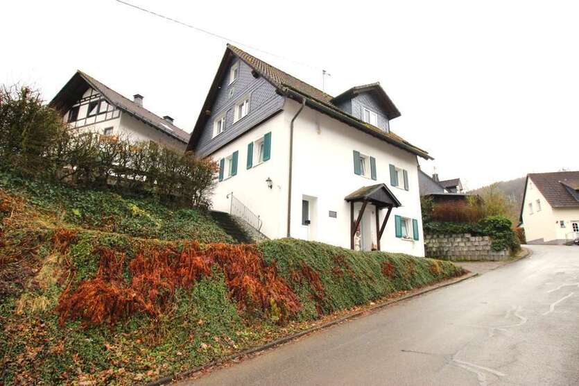 Haus zum Kaufen in Lennestadt 199.000 € 175.44 m²