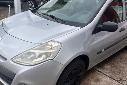 Renault Clio 75.500 km 2.700 € Leipzig / Holzhausen 04288