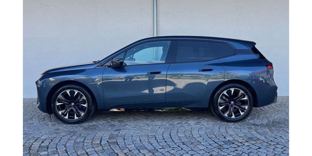 BMW iX 5.468 km 73.990 &euro; München 81245