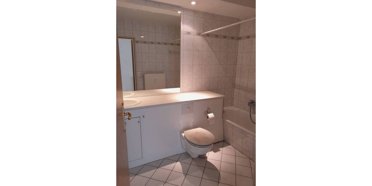 Etagenwohnung Plauen Stadtmitte - 1 Zimmer, 40 m&sup2;, 250&euro; | Angebot:26392112