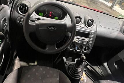 Ford Fiesta 245.000 km 1.690 &euro; GUMMERSBACH 51643