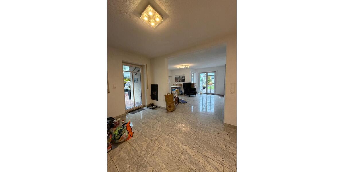 Großzügiger Haushälfte mit exklusivem Pool, großem Garten & Kamin 5 zimmer