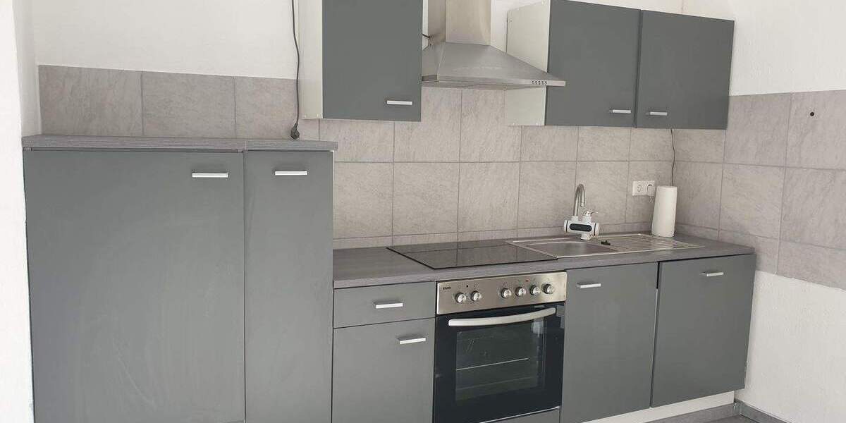 Idividuell Wohnen mit Einbauküch im Altbau Charme mit Balkon 3 zimmer